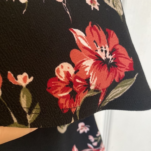 Floral Fitted Casual Cocktail Day Dress - Picture 3 of 11